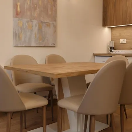 Lägenhet Golden View