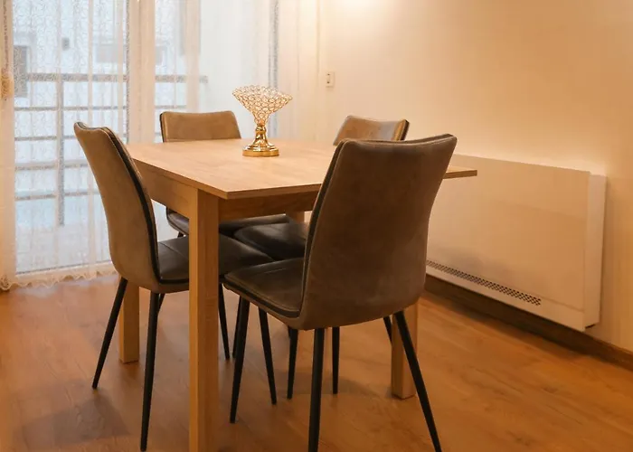 アパート Golden View ソコバニャ