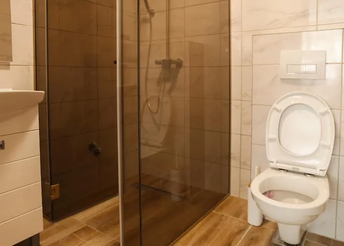 アパート Golden View ソコバニャ