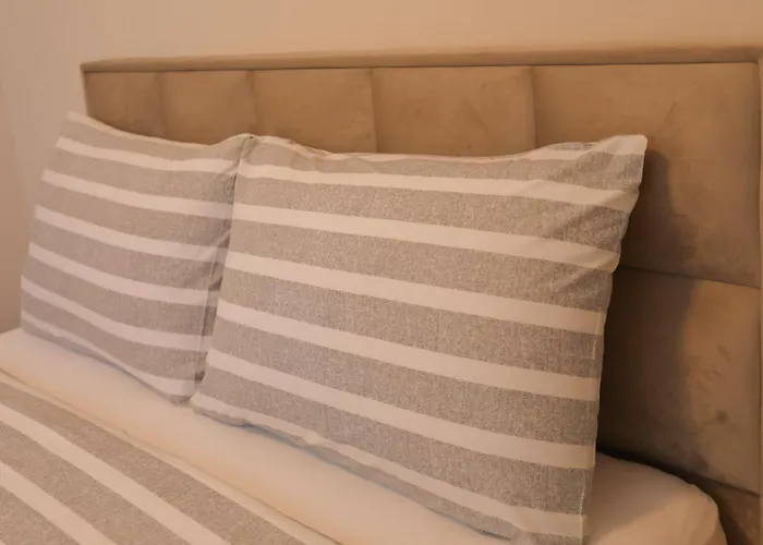 Golden View 公寓 *