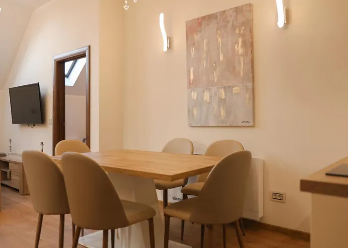 アパート Golden View ソコバニャ